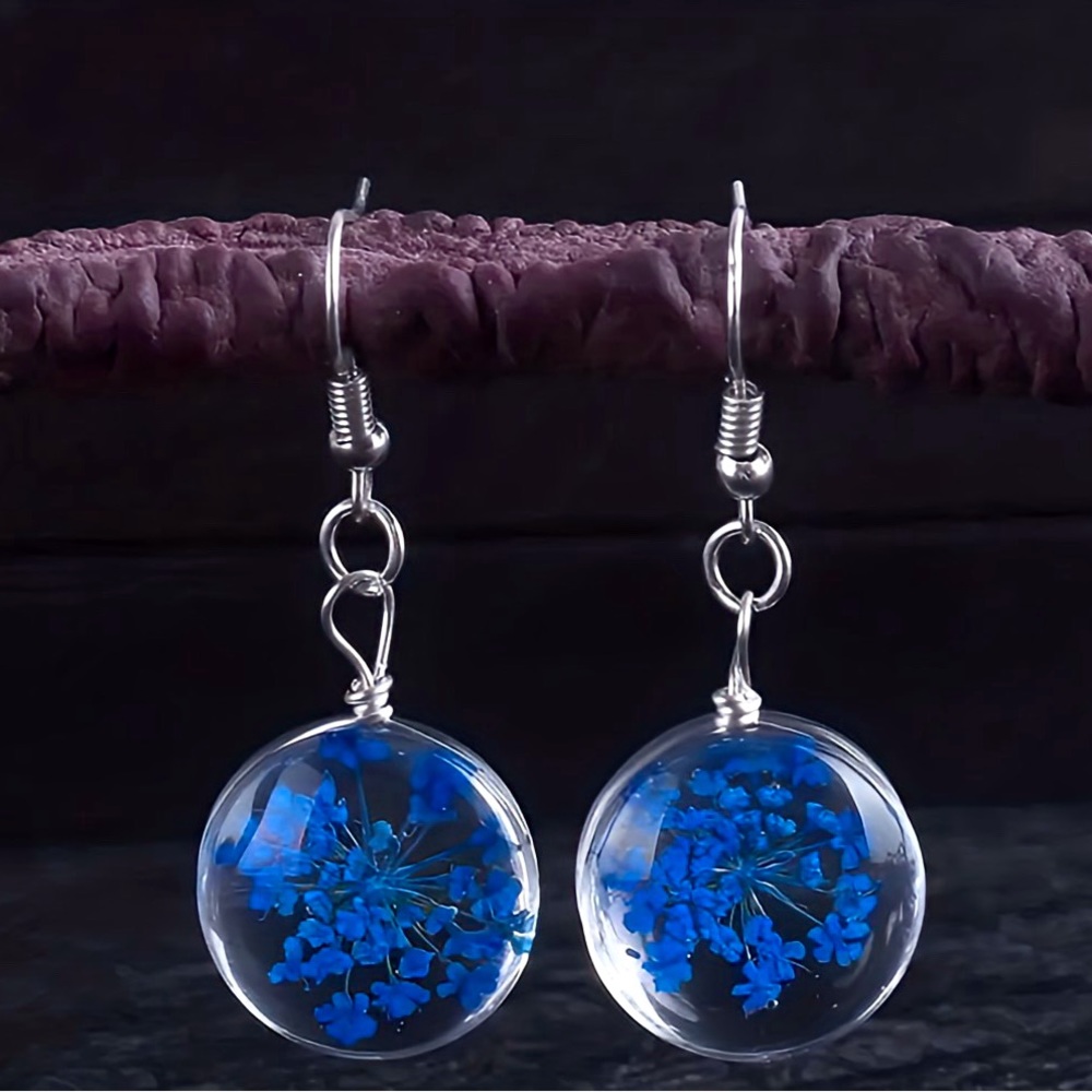NWT DELICATE DRIED FLOWER DROP EARRINGS IN CORNFLOWER BLUE